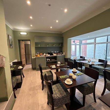 Hamilton Court Hotel Hoole Честер Екстер'єр фото