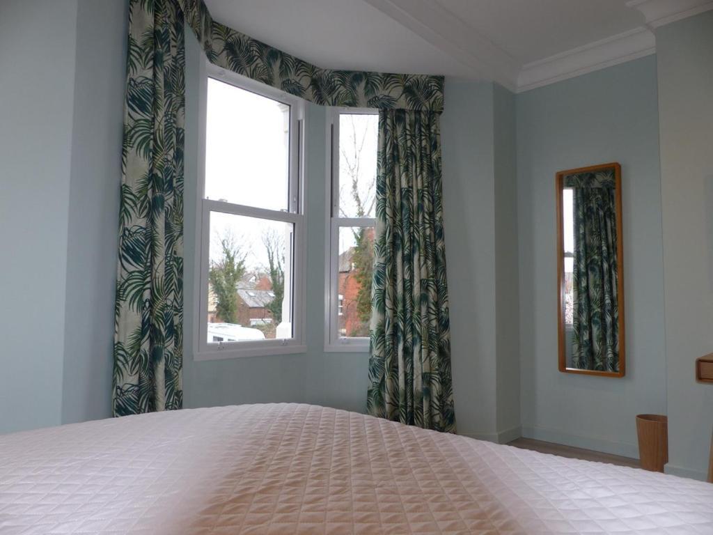 Hamilton Court Hotel Hoole Честер Екстер'єр фото