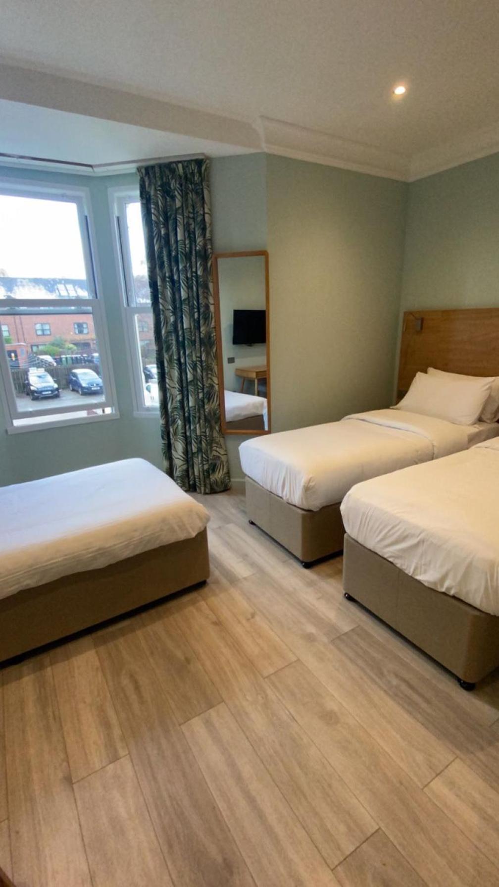 Hamilton Court Hotel Hoole Честер Екстер'єр фото